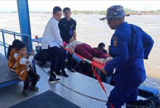 Kembali Antar Warga Sakit, Ambulance Apung Polairud Pos Pangkalan Sandar Upang Jadi Solusi