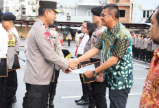 Wah! Wakili Kapolda, Wakapolda Sumsel Berikan PIN Emas Kapolda dan Piagam Penghargaan Kepada Para Personel Ini