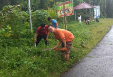 Upaya Pelestarian Budaya, Pemdes Jagabaya Lahat Bersama Warga Gotong Royong Bersihkan Lingkungan