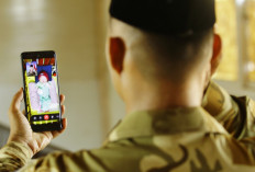 Lewat Video Call, Prajurit Satgas Kizi TNI Konga Kumandangkan Adzan di Daerah Misi Atas Kelahiran Anaknya