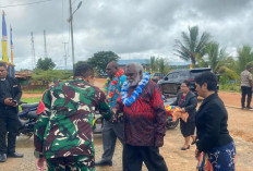 Bersama Pemda, Satgas Yonif 144 Jaya Yudha Resmikan Lonceng Gereja Ora Et Labora