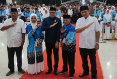 124 CJH OKU Timur Dilepas, Bupati Enos Tegaskan Wajib Disiplin di Arab Saudi