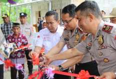 Wujudkan Hunian Layak, Kapolres OKU Timur Hadiahkan Rumah Permanen Bagi Warga Kurang Mampu