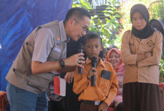 Ratu Dewa Bagikan Bantuan Sembako untuk Ratusan Wali Murid SD-SMP Kurang Mampu di Kertapati