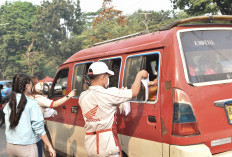 5.000 Masker Dibagikan Astra Motor Sumsel untuk Lindungi Warga dari Paparan Kabut Asap