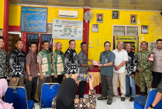 Wujudkan Kepedulian Ke Masyarakat Pemdes Sinar Rambang Salurkan BLT dan Insentif