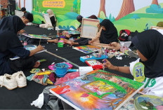 Indahnya Lukisan Kaligrafi Karya Aisyah di Festival Gemilang Sriwijaya, Lihat Saja Kalau Gak Percaya!