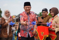 Enos Sebut Karnaval Budaya Dan Gerak Jalan Ini Bukan Sekadar Hiburan, Melainkan Simbol Kebersamaan