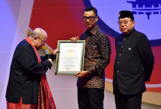 Buku Biografi Jokowi Karya Darmawan Prasodjo Terbit di Korea, Raih MURI Penulis Pertama di Indonesia