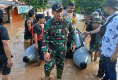 Ke Lokasi Banjir, Dandim OKU Rela Terjun Langsung Bersama Forkopimda Demi Warga