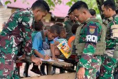 Penuh Dengan Kasih Sayang, Satgas Yonif 144 Jaya Yudha Tingkatkan Semangat Belajar Anak Dengan Cara Ini