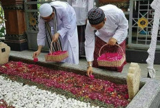 Alasan Tradisi Menabur Bunga di Atas Kuburan, Ini Penjelasannya!