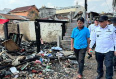 Sampaikan Duka Mendalam, Pj Walikota Palembang Tinjau Korban Kebakaran di 10 Ilir