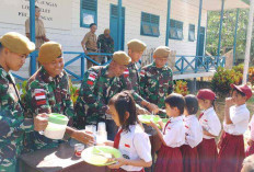 Cerianya Anak-anak SD di Daerah Perbatasan Nikmati Masakan Satgas Pamtas Yonarhanud 12/SBP