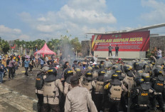 Polisi dan Massa Bentrok di Prabumulih, Rupanya Gara-Gara Ini