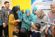 Cegah Stunting, TP PKK Kota Palembang Salurkan PMT dan Ingatkan Pentingnya Periksa Kandungan