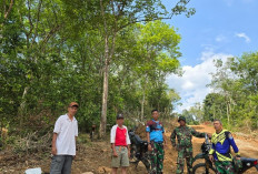 Buat kenangan Warga Desa Lampar Baru Foto Bersama dengan Koordinator TMMD Kodim Lahat, Ini Buktinya