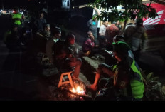 Ditemani Api Unggun dan Kopi Panas, Babinsa Koramil 405-08 Jarai Tetap Patroli Bersama Polsek dan Linmas