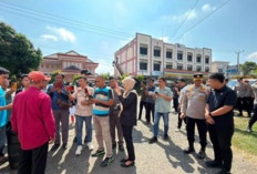 Aksi Damai di Kejari Empat Lawang, LSM dan Keluarga Terdakwa Pertanyakan Dugaan Saksi Palsu