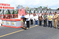 Resmikan Tiga Jembatan di Jawa Tengah, Jokowi Berharap Mobilitas Makin Aman dan Cepat