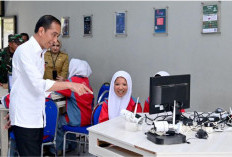 Cek Kegiatan Pembelajaran di SMKN 1 Kedungwuni, Presiden Jokowi Sempatkan untuk Sapa Siswa 