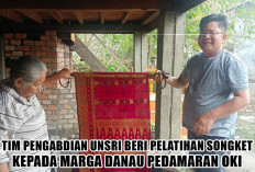 Bukan di Palembang! Tim Pengabdian Unsri Menggali Potensi Songket Marga Danau Pedamaran OKI