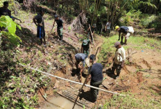 Begini Cara Satgas Yonif 144 Jaya Yudha Jaga Kebersihan Lingkungan