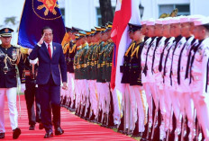 Tiba di Istana Malacanang, Presiden Jokowi Disambut Upacara Resmi