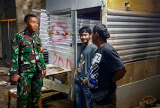 PATROLI! Babinsa Koramil 405-13 Dempo Selatan Patroli Satkamling Kelurahan Karang Dalo