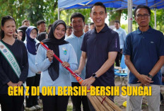 Gen Z di OKI Memang Keren! Ambil Peran Bersih-Bersih Sungai Demi Lingkungan Lestari, Bupati Muchendi Pun Riang