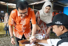 Pj Wako Mencoblos di TPS 5 Kelurahan Dempo Makmur, Saat Pencoblosan Jalanan Sempat Lengang