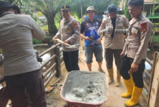 Bulan Bakti Bhayangkara ke-80, Polres OKI Perbaiki Jembatan Merah Putih di Desa Ini