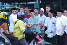 Ratu Dewa Turun Langsung Bagikan Takjil, Warga Senang Bisa Bantu Kebutuhan Berbuka Puasa