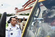 Kurangi Kemacetan Jalintim Palembang-Betung, Pj Gubernur Sumsel Stop Puluhan Truk