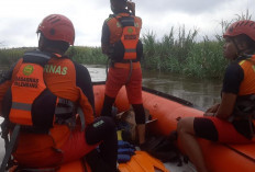 Sisir Sungai Komering, Basarnas Palembang Cari Keberadaan Saudara Kembar Tenggelam  Saat Memancing