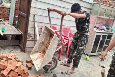 Anggota Satgas TMMD 128 Distribusi Bahan Material ke Sasaran Fisik