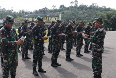 Wujudkan Netralitas TNI, Prajurit Brigif 8/GC dibekali Buku Saku