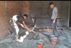 Gotong Royong, Tahapan Ini Dilakukan Satgas TMMD Kodim Lahat Bersama Warga di Rehab RTLH 5