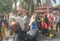560 Tabung Gas Elpiji Ludes Diserbu Emak-Emak, Operasi Pasar OKU Timur Dipadati Warga