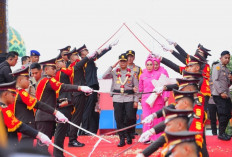 Suasana Haru Iringi Pelepasan Irjen Pol Andi Rian di Mapolda Sumsel Lewat Tradisi Ini