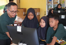 Bikin Siswa Makin Melek Teknologi! PLN UIP Sumbagsel Gelar Program PLN CENDEKIA di SDN 2 Restu Buana