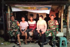 Babinsa Koramil 405-09 Kota Agung Bersama Polsek Mulak Ulu Sambangi Warga di Satkamling