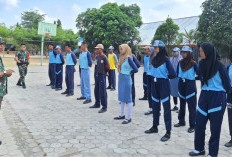 Tanamkan Kedisiplinan, Babinsa di Lampung Tengah Latih PBB kepada Siswa SMK