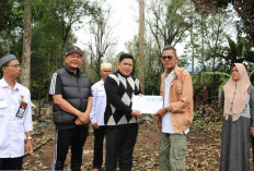 Dampingi Baznas Pagaralam, Pj Wako Kembali Beri Bantuan ke Korban Kebakaran