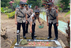 Polres Ogan Ilir Tabur Bunga di Makam Pahlawan Sambut Hari Bhayangkara, Ini yang Disampaikan Kapolres