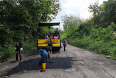 Jalan Rusak di Dusun Jerambah Besi PALI yang Disebabkan Mobilisasi Batubara Mulai Diperbaiki