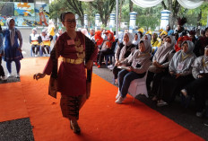 KOCAK! Nenek-nenek Cantik Lenggak Lenggok Diatas Catwalk Bak Model Profesional, Ini Penampakannya