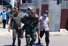Aksi Babinsa Gendong Lansia ke Dinsos Palembang, Serda Didik: Negara Wajib Beri Pelayanan Kesehatan