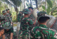 Gotong Royong Tanpa Batas! TNI dan Warga Semarang Kebut Pengecoran Jalan Desa Cukil TMMD 129