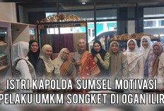 Kunker ke Ogan Ilir, Istri Kapolda Sumsel Sukses Bikin Happy Pelaku UMKM Songket di Limbang Jaya